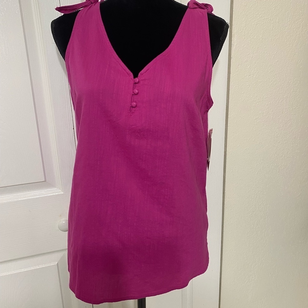 - NWT ST JOHN’S BAY Fuchsia top Size PS